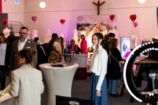 Wedding Emotions Prüm 2026 – Besuchergespräch am Messestand